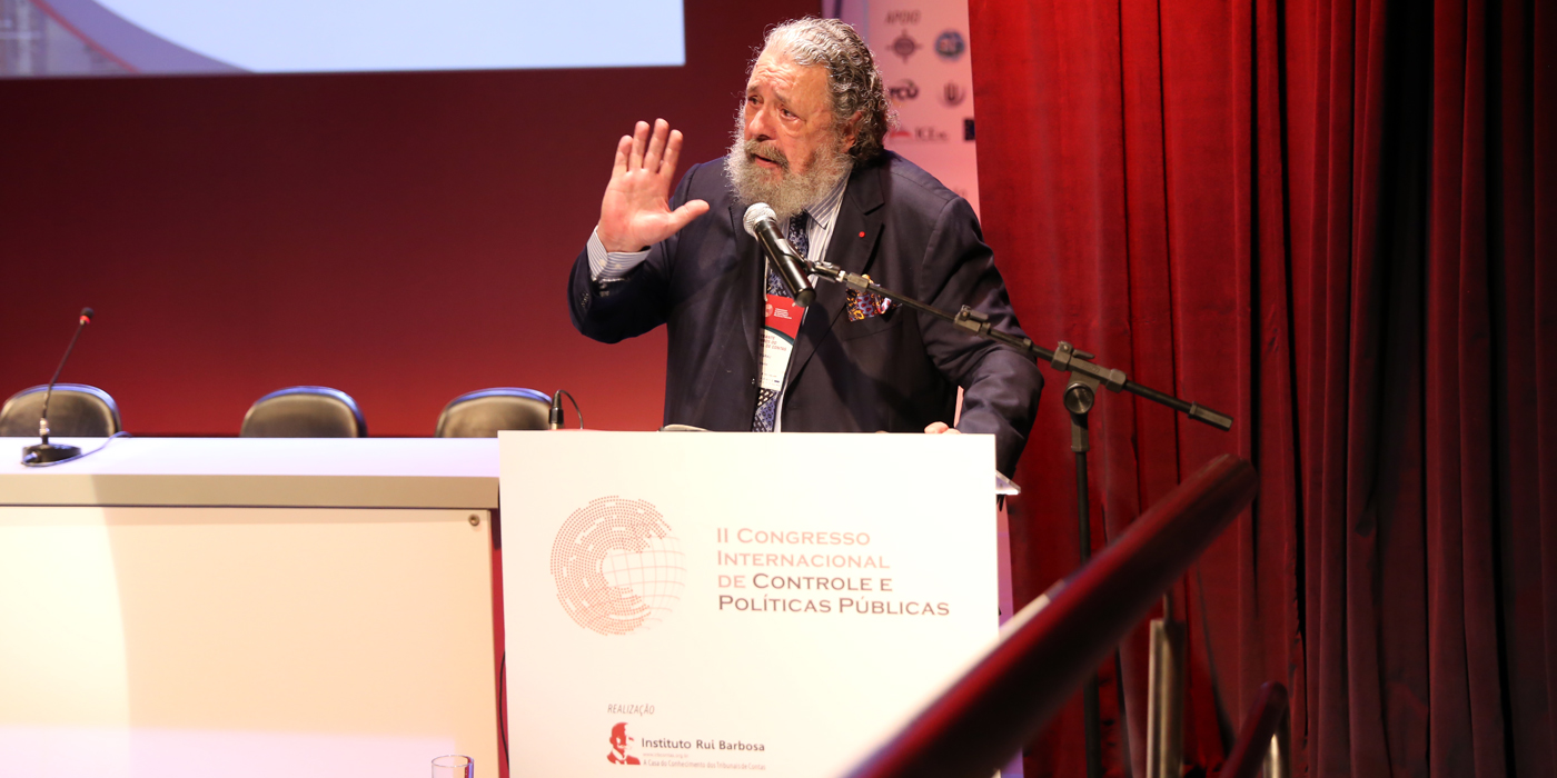 O jurista Eros Grau palestrou no Congresso Internacional de Controle e Políticas Públicas (Foto: Gregory Grigoragi)